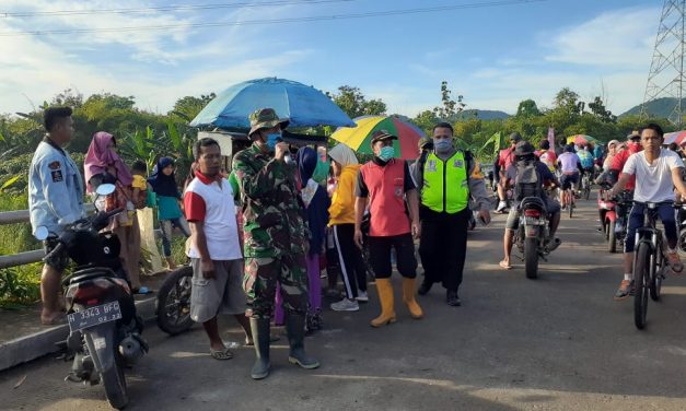 Dengan Berjalan Kaki, Tiga Pilar Desa Banyumeneng Berikan Himbaun Kepada Masyarakat Terkait Penyebaran Virus Corona