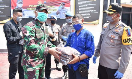 Peduli Kesehatan Jurnalis Liput Covid-19, Kapolres dan Dandim 0716/Demak Berikan Bantuan APD