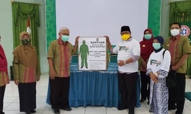 PKB serahkan 50 Baju Hazmat kepada RSI Sultan Hadlirin