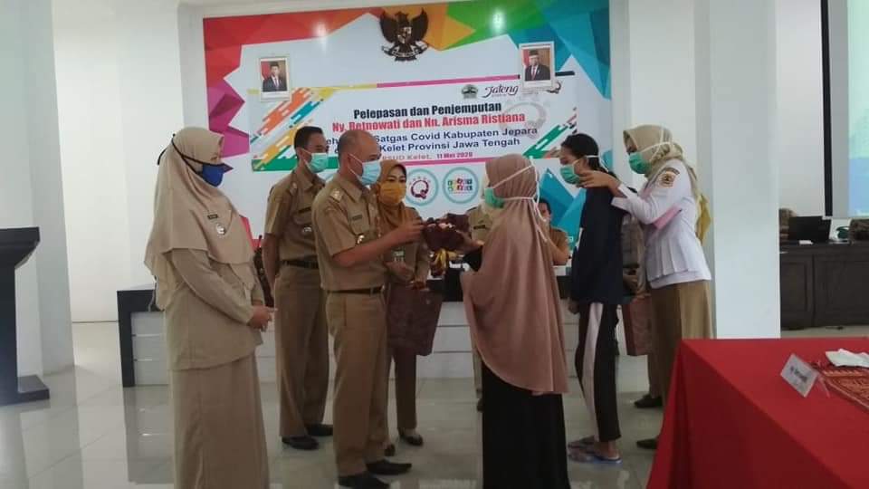 Sembuh, Dua Pasien Positif Jepara Dipulangkan Disambut Gembira Warga