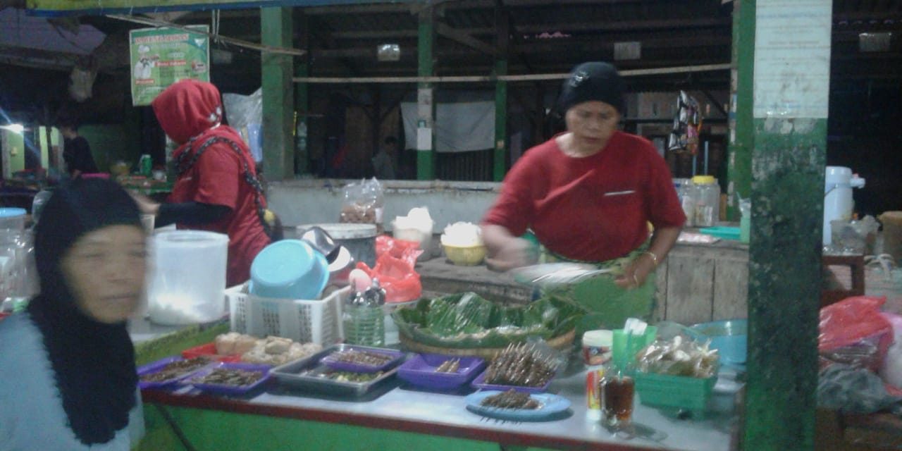 Akibat Corona Penjualan Pecel Horog – Horog di pasar Kuliner Karangrandu Turun Separuh