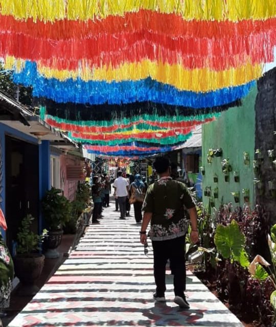 WARGA DESA BUKO DEMAK GOTONG ROYONG , MENGHIAS KAMPUNG , SEMARAKKAN HUT KEMERDEKAAN RI KE-75