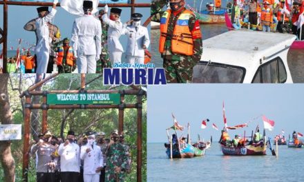 Unik , Peringati HUT ke 75 Gelar Upacara Bendera diatas Perahu