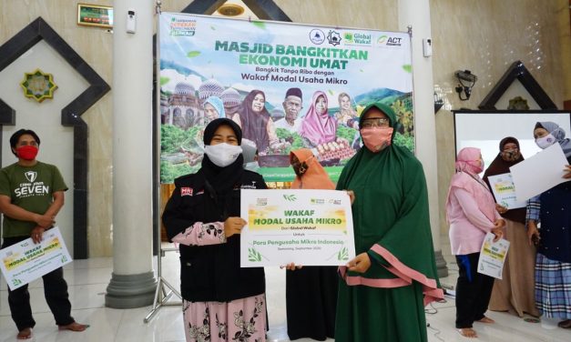 ACT Jateng Salurkan Bantuan Wakaf Modal Usaha Berbasis Masjid di Kota Semarang