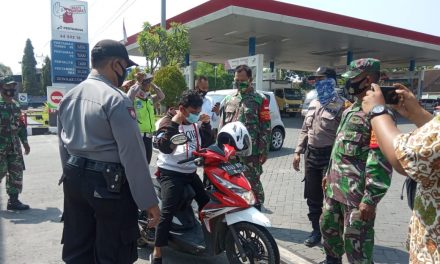 Gelaran OYPPK di Depan SPBU Bandungrejo,Warga Tak Pakai Masker Kena Teguran