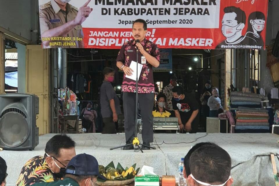 GERAKAN PAKAI MASKER AKTIFITAS DI LUAR RUMAH OLEH PEMKAB JEPARA