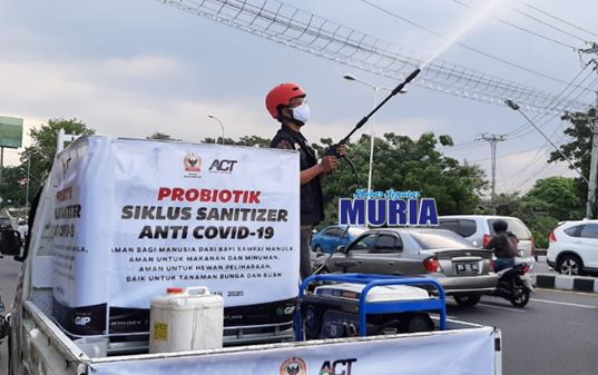 Menghadapi Kenormalan Baru, ACT Jateng Lakukan Penyemprotan Probiotik di Kota Semarang