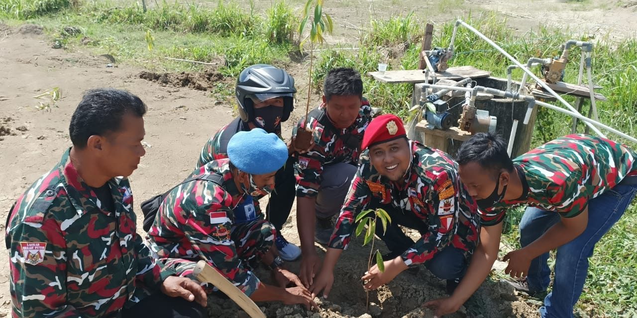 Laskar Merah Putih Jateng Tanam Pohon Di Waduk Simo Grobogan