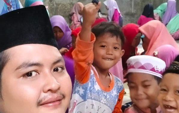 Mahasiswa KKN RDR Bantu Mengajar TPQ Musholla Al Mubaroq Gondoriyo Ngaliyan Semarang.