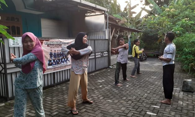 KAMPANYEKAN POLA HIDUP SEHAT, MAHASISWA KKN UIN WALISONGO ADAKAN SENAM DAN JALAN SEHAT BERSAMA