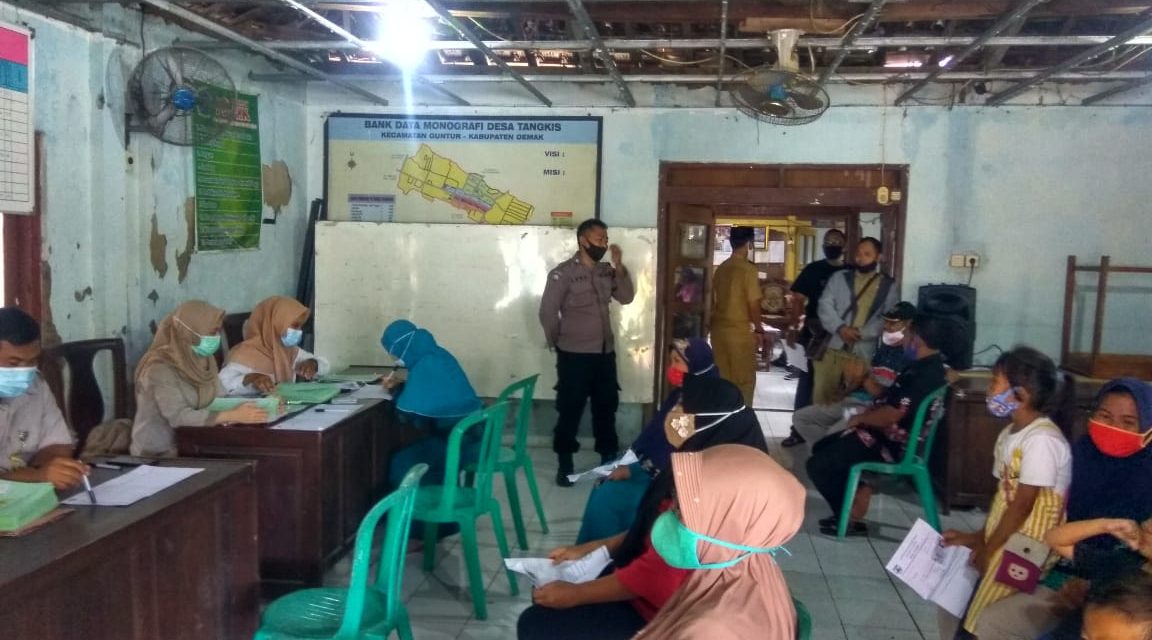 Hore !!!!  150 Sertifikat Tanah PTSL Desa Tangkis Demak Diserahkan