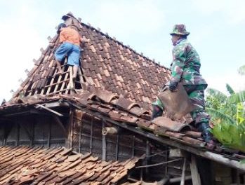 Angin Puting Beliung Serang Desa Doreng Demak , 2 rumah rusak berat