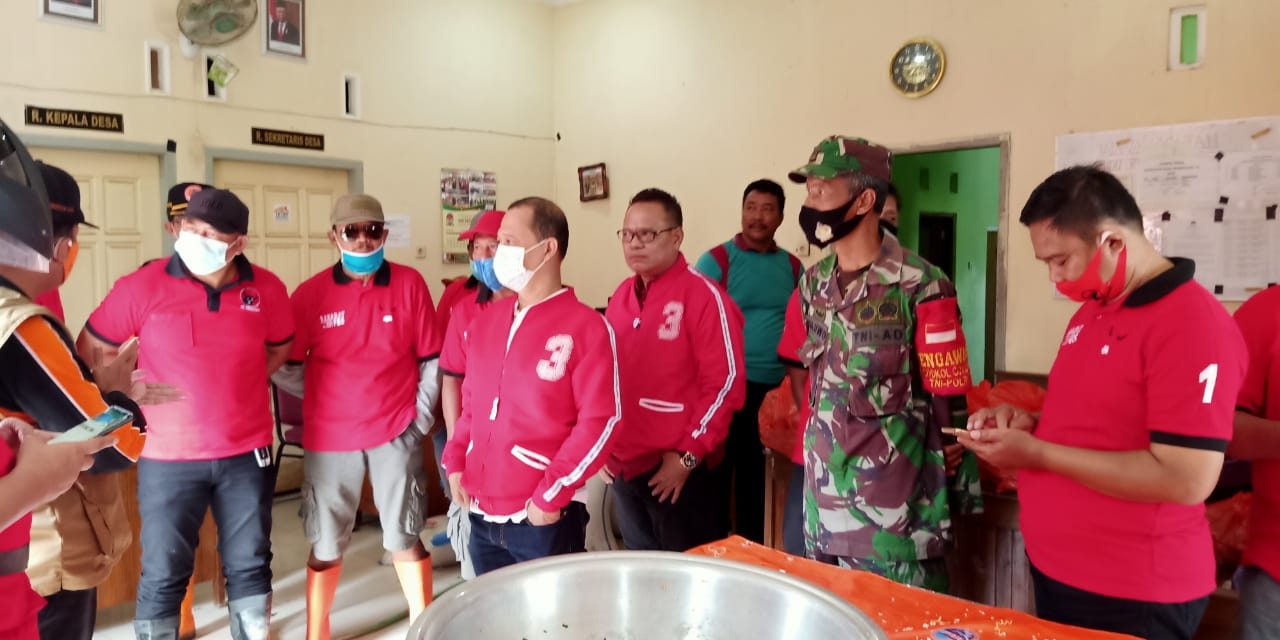 DPC PDI Perjuangan Kabupaten Demak Dirikan Dapur Umum Untuk Warga Terdampak Banjir Sayung