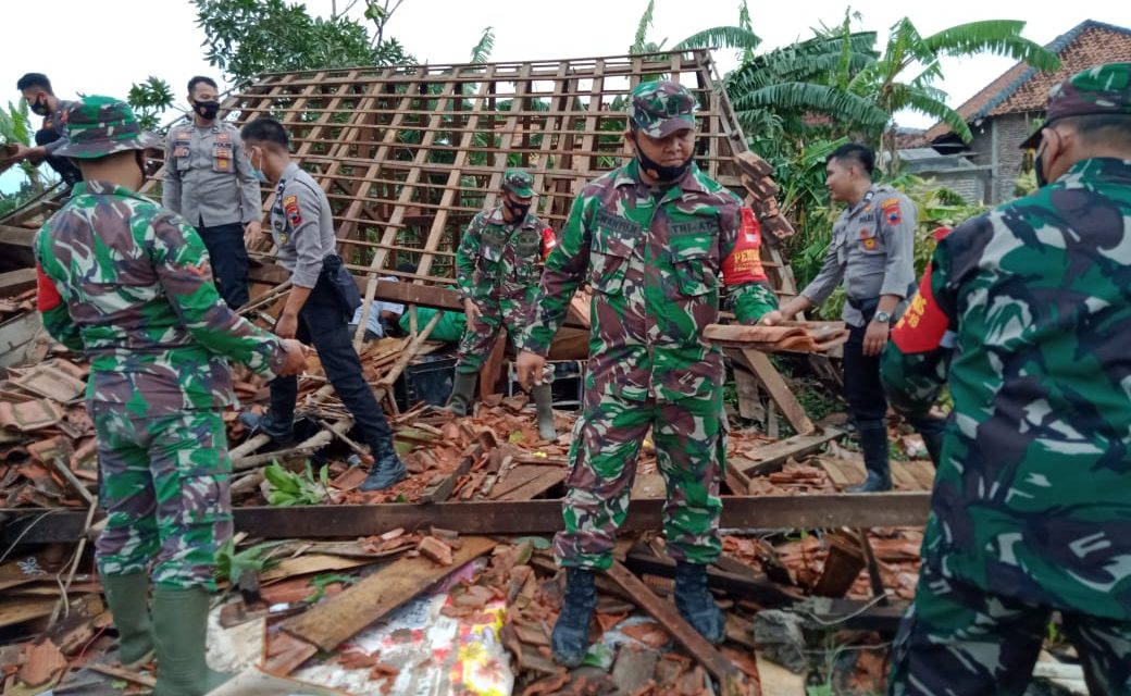 Angin Puting Beliung Rusak 177 Rumah Warga Di Desa Karangsono, Mranggen, Demak