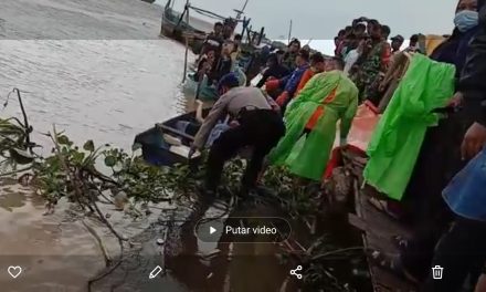 Sesosok Mayat Laki Laki Terdampar Di Pantai Kedungmalang Jepara