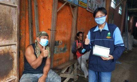 MAHASISWA UIN WALISONGO SEMARANG MELAKUKAN PEMBAGIAN MASKER SEBAGAI PENCEGAHAN COVID-19