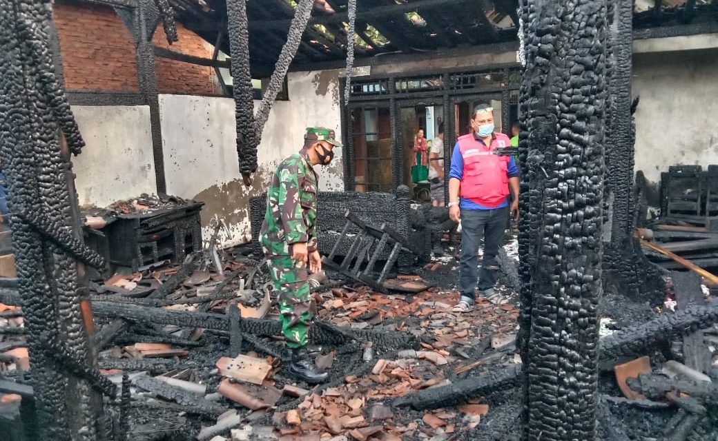 Konsleting Listrik, Satu Rumah di Rejosari Karangawen Ludes Terbakar