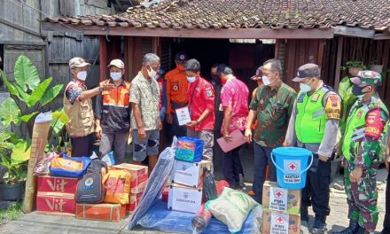 Bantuan Untuk Pak Waluyo Warga Desa Brambang , Yang Rumahnya Terbakar