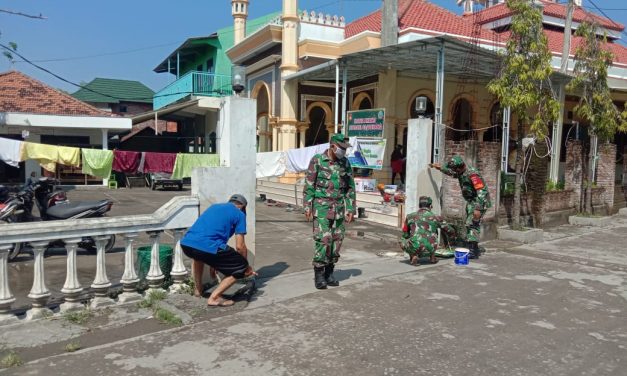 Menyambut Bulan Suci Ramadhan, Koramil 02/Bonang Gelar Karya Bakti Di Masjid Arrahman