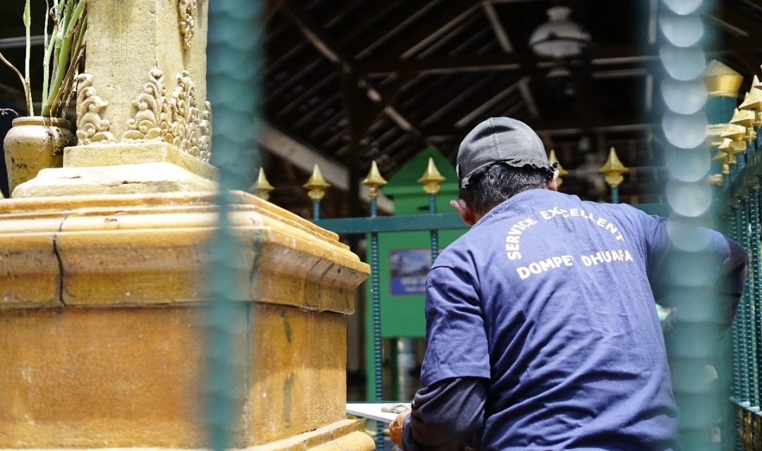 Jelang Ramadan 1442 H, Dompet Dhuafa Bersih-Bersih di Masjid Agung Demak