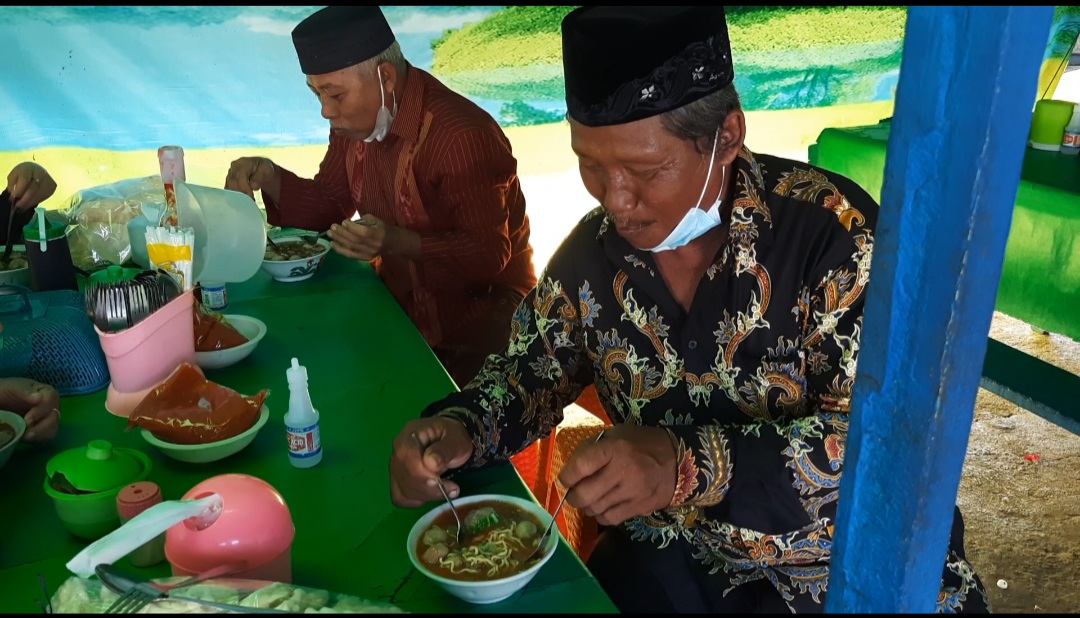 Bakso “Ngangeni “ Depan Stadion Kamal Junaidi Jepara , Memang Wenaaaak !!!!!