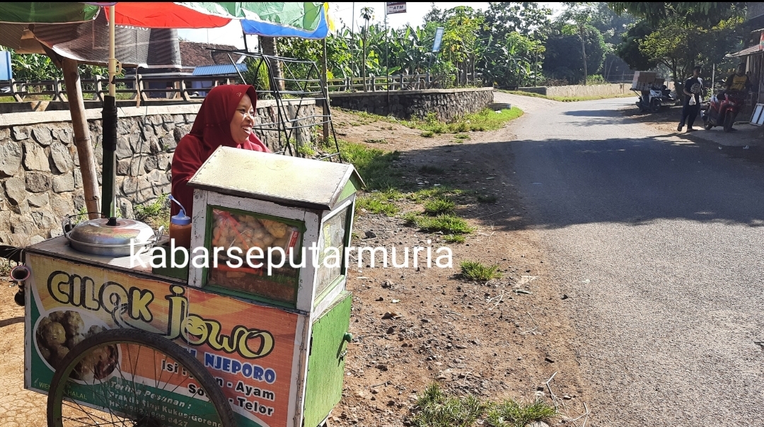 Ibu Penjual Cilok ini Bersyukur Dapat Bantuan BPUM 3,6 Juta Rupiah