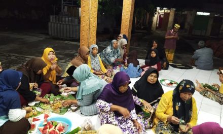 Mahasiswa KKN UIN Walisongo Semarang Mengikuti Pengajian 10 Muharram di Desa Ngumpul Tegalarum Mranggen Demak