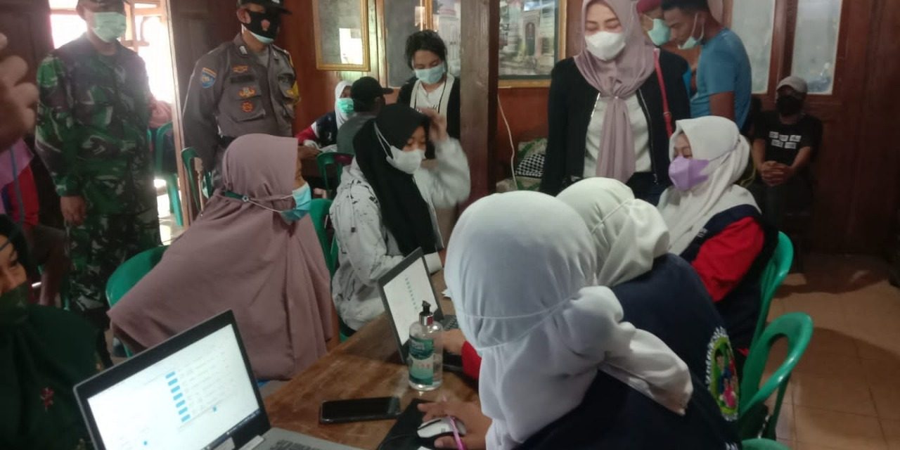 Sukseskan Pelaksanaan Vaksinasi Covid 19,Suntik Vaksin di gelar di rumah Warga