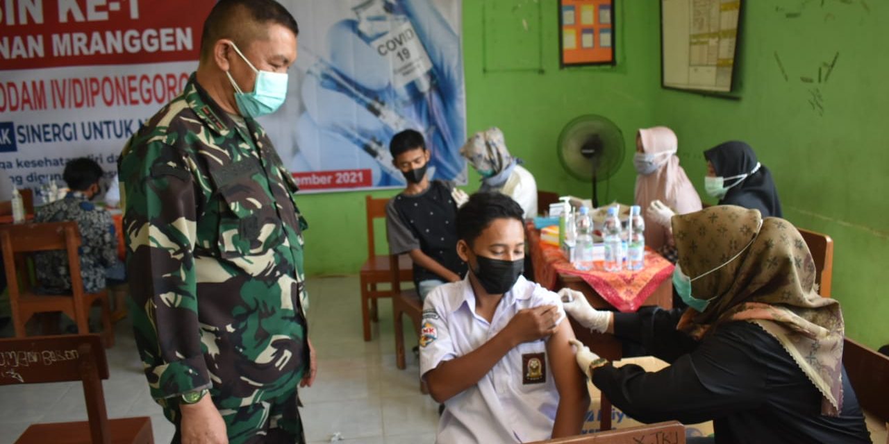 Serbuan Vaksin TNI Sasar Pelajar SMK Pembangunan Kembangarum Demak