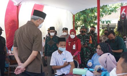 Vaksinasi di Ponpes Girikusumo Mranggen Ditinjau Gubernur Ganjar , Bupati dan Kodim 0716/Demak