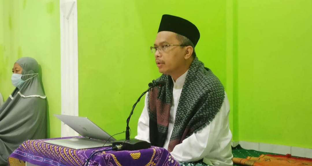 Mengangkat Tema ‘Santri Kaya, Why Not?’ – Mahasiswa KKN UINWS Kelompok 10 Adakan Kajian Tafsir Maudhu’i