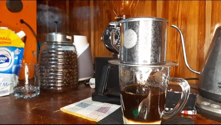 CARA MEMBUAT MINUMAN COFFE ALA CAFE DIRUMAH