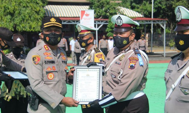 Tidak Ada Pemimpin Yang Hebat, Yang Ada Tim Yang Kuat.