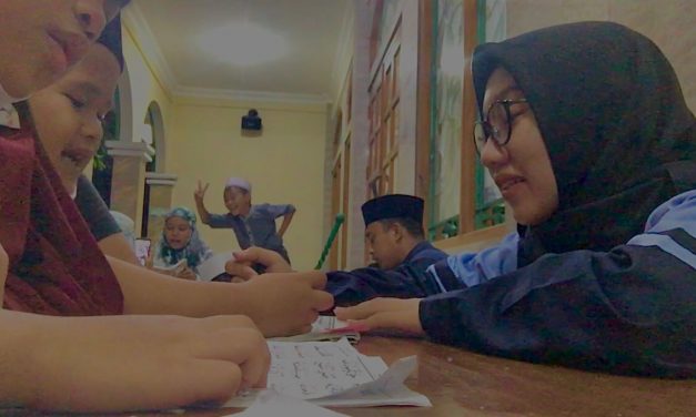 KKN R DR 77 Kelompok 37 Melakukan Kegiatan Bimbingan Belajar Mengaji Pada Anak-Anak