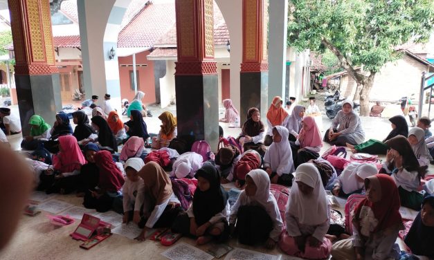 Mahasiswa KKN UIN Walisongo Semarang Semarakkan Hari Santri