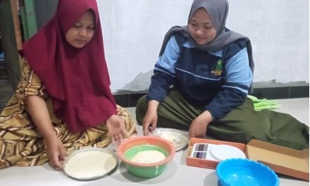 Mahasiswa KKN RDR ke 77 kelompok 94 UIN Walisongo , kunjungi UMKM  pembuatan pizza