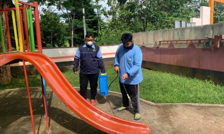 KKN MMK Lingkungan UIN Walisongo Semarang Melakukan Penyemprotan Disenfektan di Taman Amongrogo, Paud Nurul Iman dan Masjid terdekat di  Kelurahan Sumurrejo, Gunung Pati, Semarang.