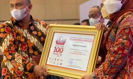 Demak Terima Penghargaan Kabupaten/Kota Terbaik Smart Society