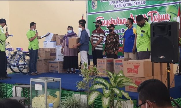 Tutup Tahun 2021 UPK Wedung Demak  Bagi bagi Hadiah dan Bantuan Alat Untuk Usaha Anggota Kelompok