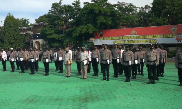 Puluhan Personil Polres Pati Terima Penghargaan