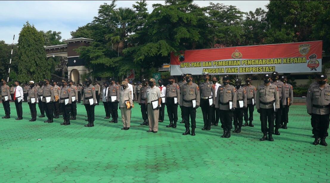 Puluhan Personil Polres Pati Terima Penghargaan