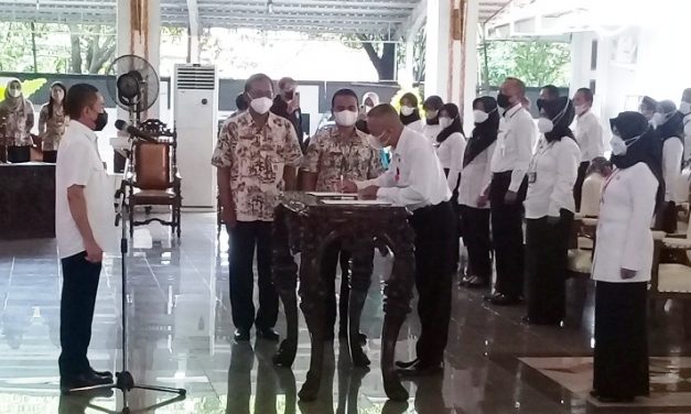 81 KEPALA SD DAN SMP DILINGKUNGAN DISDIKBUD PATI DIKUKUHKAN