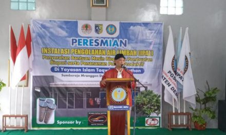 SELAMATKAN ALAM, KETUA DPRD DEMAK FBS BUAT LUBANG BIOPORI, TANAM POHON DAN RESMIKAN IPAL DOMESTIK SEKOLAH.