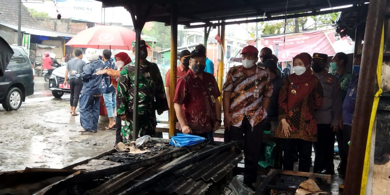 Pasar Brambang Ludes Terbakar,  Bupati Demak Perintahkan Bangun Pasar Darurat