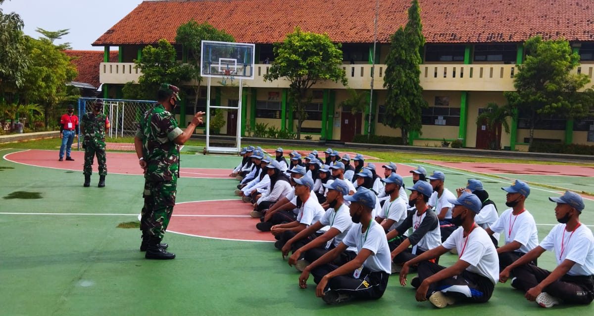 Pelatihan Baris Berbaris Dasar di  SMKN 2 Demak