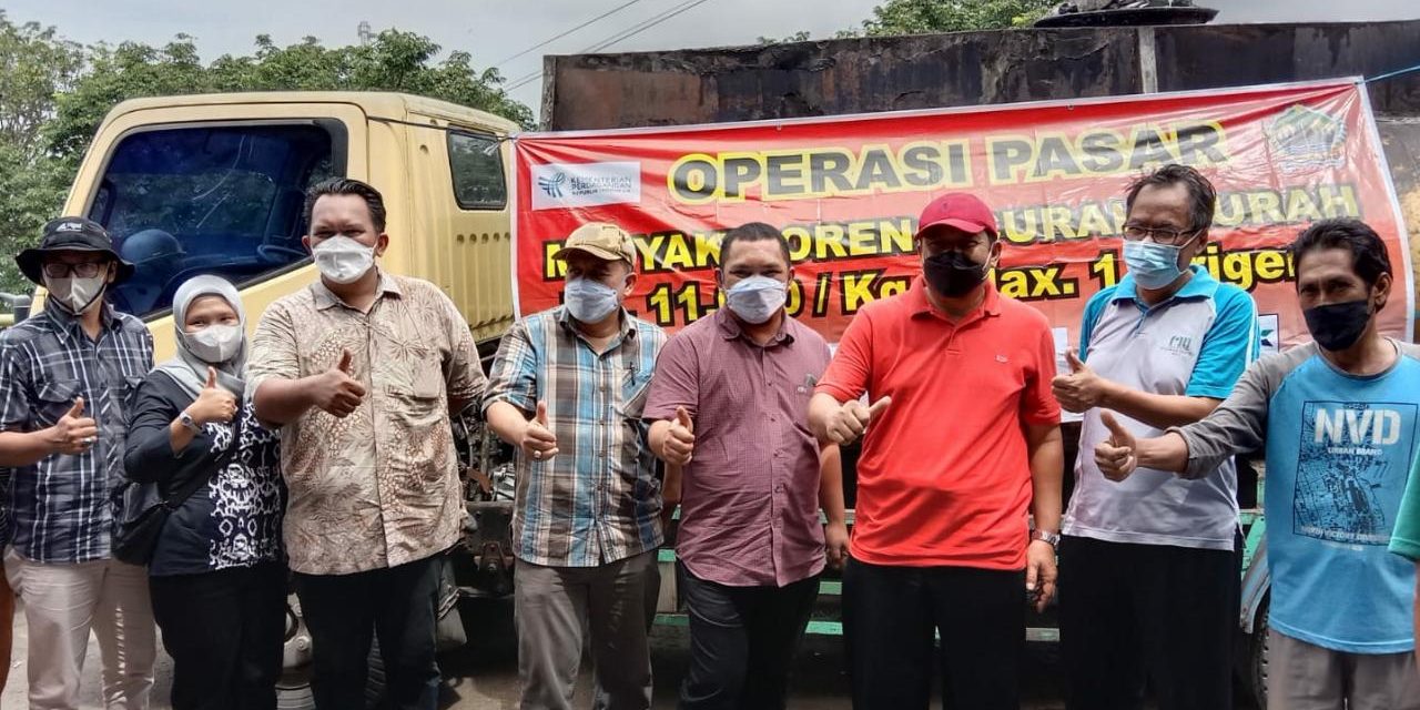 Operasi Pasar Minyak Goreng Bagi Pedagang dan Konsumen Di Demak