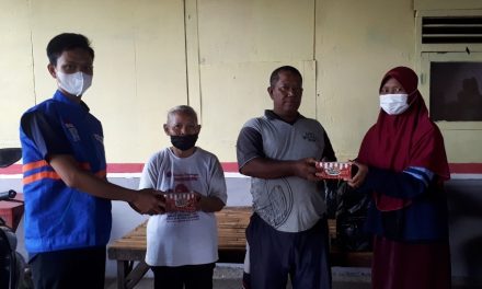 Mahasiswa KKN  Relawan Kegiatan Jum’at Berbagi ,  Program DT Peduli Jateng