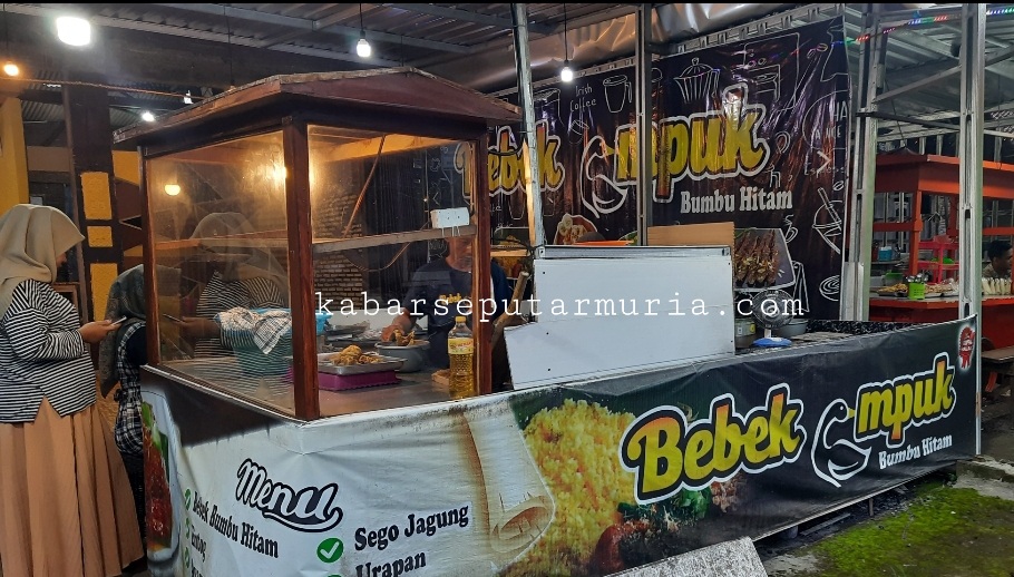 Warung Makan Bebek Empuk Bumbu Hitam Purwogondo , Bumbu Hitamnya Bikin Ketagihan