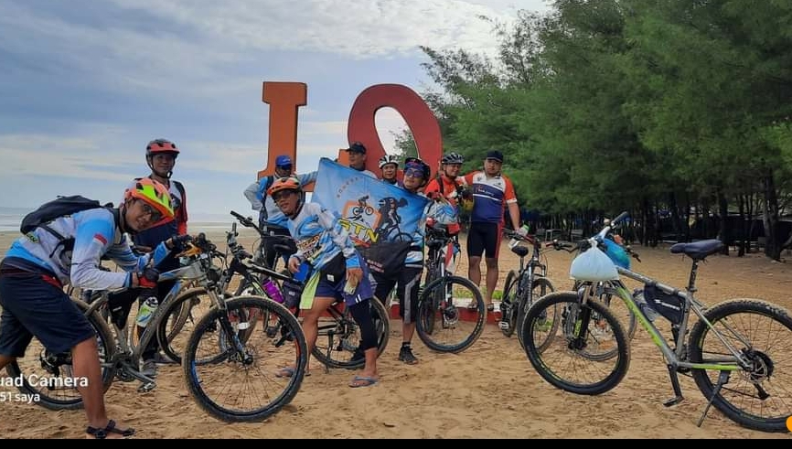 Gowes Tanpa Nama (GTN) Jepara ,  Taklukkan Pantai Karang Jahe Rembang