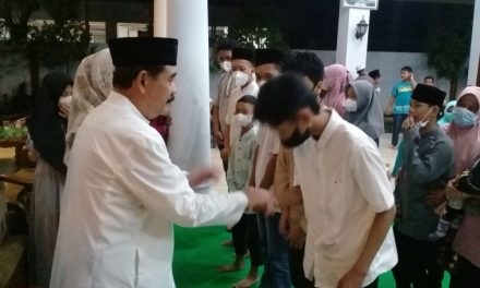 SLAMET WARSITO SANTUNI ANAK YATIM DIPENGHUJUNG BULAN RAMADHAN